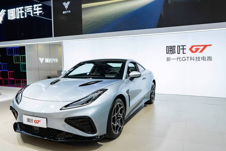 深圳宝安区弘康迈企业管理咨询哪吒汽车在智能汽车领域的表现，领途汽车在新能源汽车市场中的影响力